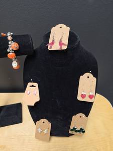 lot 220 image: Costume Jewelry Collection with Bracelet and Earrings