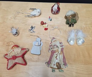 lot 474 image: Christmas Holiday Ornament Collection Set
