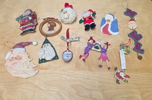 lot 477 image: Christmas Holiday Ornament Collection Set