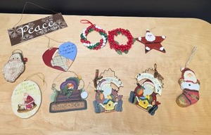 lot 479 image: Christmas Holiday Ornament Collection