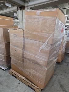 lot 53633 image: Pallet of Redurbished Mixed Brand Window Air Conditioner Units - Whirlpool and Frigidaire