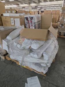 lot 53684 image: Home Reflections 4-Piece Plaid Quilt Set and Pallet of Rugs