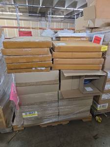 lot 53697 image: Mixed Lot Kitchen and Home Items Including Kitchen Tupperware, Wall Decor and More