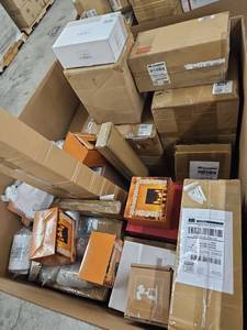lot 53789 image: Mixed Home Decor and Household Items Pallet Lot