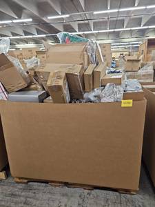 lot 53790 image: Mixed Christmas Holiday Decoration Bundle