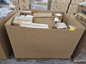 lot 53791 image: Mixed Home Goods and Collectibles Lot