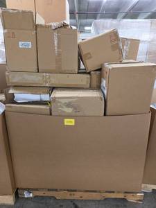 lot 53796 image: Pallet of Household Decor and More