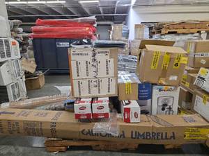 lot 53850 image: Pallet of Mixed Household Items Including Brevillo Coffee Maker, Rugs, and More