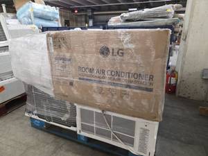 lot 53852 image: Pallet of Room Air Conditioner Units Mixed Models