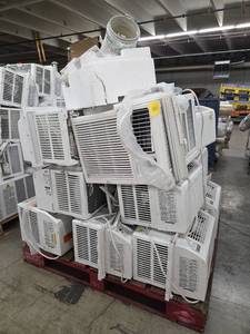 lot 53853 image: Pallet of LG Window Air Conditioner Units Mixed Models