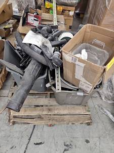 lot 53862 image: Industrial Dust Collection System Components and Parts Lot