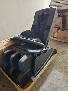 lot 53889 image: Real Relax Electric Full Body Massage Chair with Heat