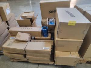 lot 53727 image: Mixed Pallet of Home and Garden Items Including Solar Lights and Decorative Items