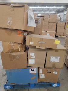 lot 53759 image: Robots Vacuum and Mop Returns Pallet