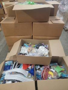 lot 60770 image: Toys and Party Supplies - 18 Boxes full pallet