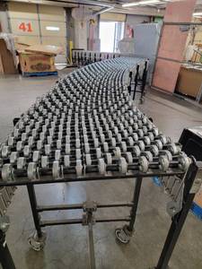 lot 60850 image: Industrial Flexible Roller Conveyor System with Casters