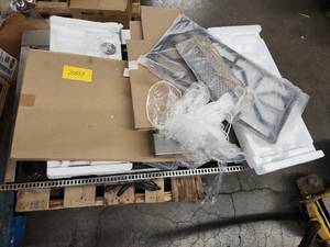 lot 70007 image: Wolf Professional Gas Cooktop with Grates and Parts