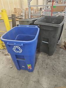 lot 70015 image: Commercial Brute Trash Cans and Recycling Bins