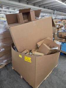lot 53837 image: Pallet of Household Items
