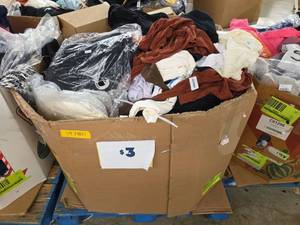 lot 197801 image: Pallet of Various Sizes of Clothing