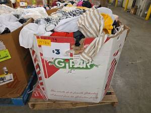 lot 197816 image: Pallet of Various Sizes of Clothing