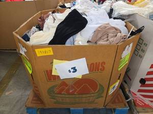 lot 197817 image: Pallet of Various Sizes of Clothing