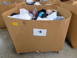 lot 197825 image: Pallet of Various Sizes of Household Goods