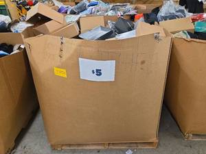 lot 197826 image: Pallet of Various Sizes of Shoes