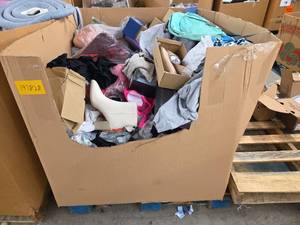 lot 197828 image: Pallet of Various Sizes of Clothing