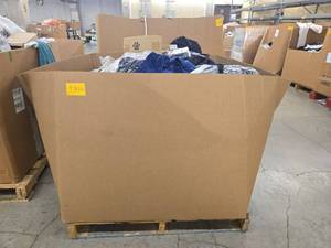 lot 197830 image: Pallet of Various Sizes of Clothing