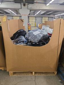 lot 197831 image: Pallet of Various Sizes of Clothing & Mixed  Items