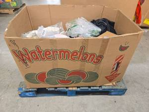 lot 197832 image: Pallet of Various Sizes of Clothing & Mixed  Items