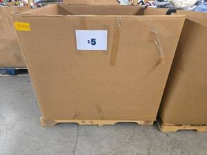 lot 197833 image: Pallet of Various Sizes of Clothing