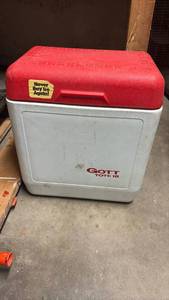 lot 51828 image: Gott Tote 18 Portable Cooler with Red Lid - Retail $15