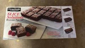 lot 51829 image: Chicago Metallic Slice Solutions Brownie Pan Set - Retail $15