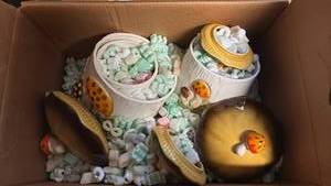 lot 51838 image: Vintage Mushroom Canister Kitchen Dcor Lot - Retail $25