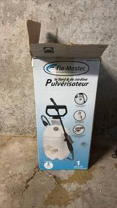lot 51860 image: Flo-Master 1 Gallon Garden Pump Sprayer Model 1401P - Retail $25