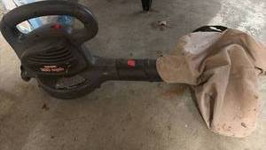 lot 51861 image: Craftsman 200 MPH Electric Leaf Blower  - Retail $75