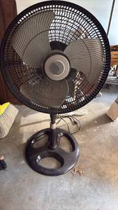 lot 51874 image: Black Pedestal Fan with Adjustable Height - Retail $25