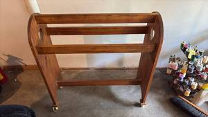 lot 51875 image: Wooden Rack with Heart Cutout Design - Retail $25