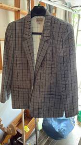 lot 51878 image: Haberdashery Houndstooth Pattern Blazer Size 14 - Retail $25