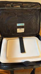 lot 51892 image: Vintage Pyrex Casserole Dish with Carrying Case - Retail $25