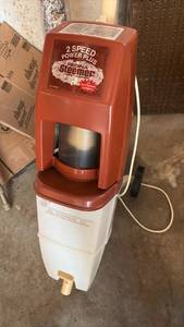 lot 51897 image: Regina Steemer 2-Speed Power Plus Carpet Cleaner - Retail $45
