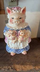 lot 51909 image: Pig Cookie Jar with Baby Piglets Design - Retail $25