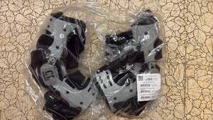 lot 51941 image: Comfortland OA Knee Brace Set - Left and Right - Retail $45