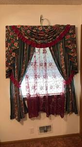 lot 51950 image: Floral Swag Valance Curtain Set with Panels - Retail $25