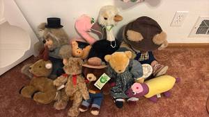 lot 51968 image: Mixed Plush Toys and Stuffed Animals Collection - Retail $25