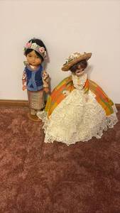 lot 51977 image: Traditional Folk Costume Dolls Set - Retail $25
