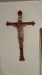 lot 51988 image: Wooden Jesus Crucifix Wall Cross - Retail $25