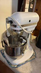 lot 52004 image: KitchenAid K5SS Heavy Duty Stand Mixer with Stainless Steel Bowl - Retail $150